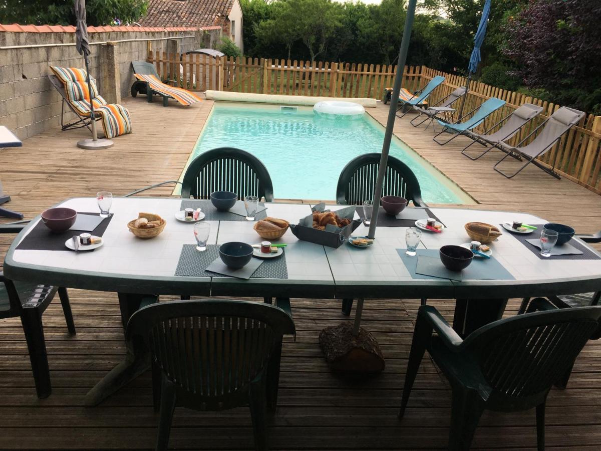 Les Ormeaux Bed & Breakfast ซัวแตร์น ภายนอก รูปภาพ